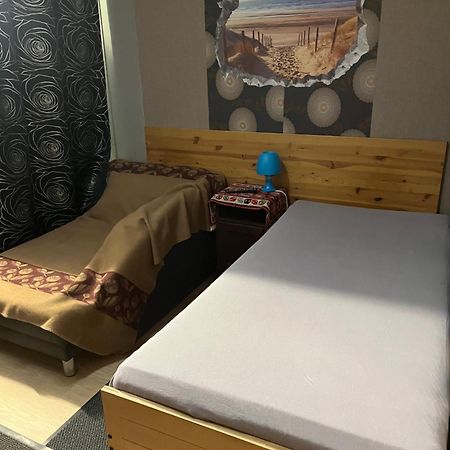 Hipokratios 3 Zimmer Mit Gemeinschaft Wc Fuerth Exterior foto