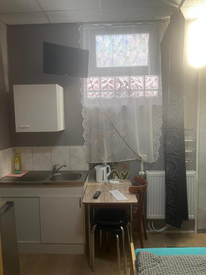 Hipokratios 3 Zimmer Mit Gemeinschaft Wc Fuerth Exterior foto