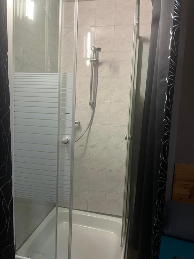 Hipokratios 3 Zimmer Mit Gemeinschaft Wc Fuerth Exterior foto