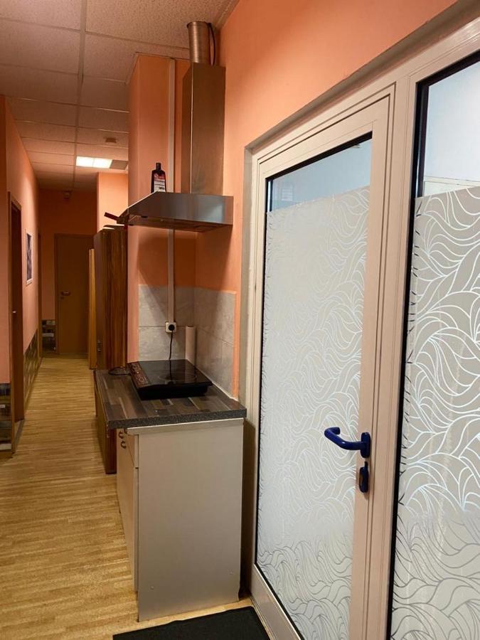 Hipokratios 3 Zimmer Mit Gemeinschaft Wc Fuerth Exterior foto
