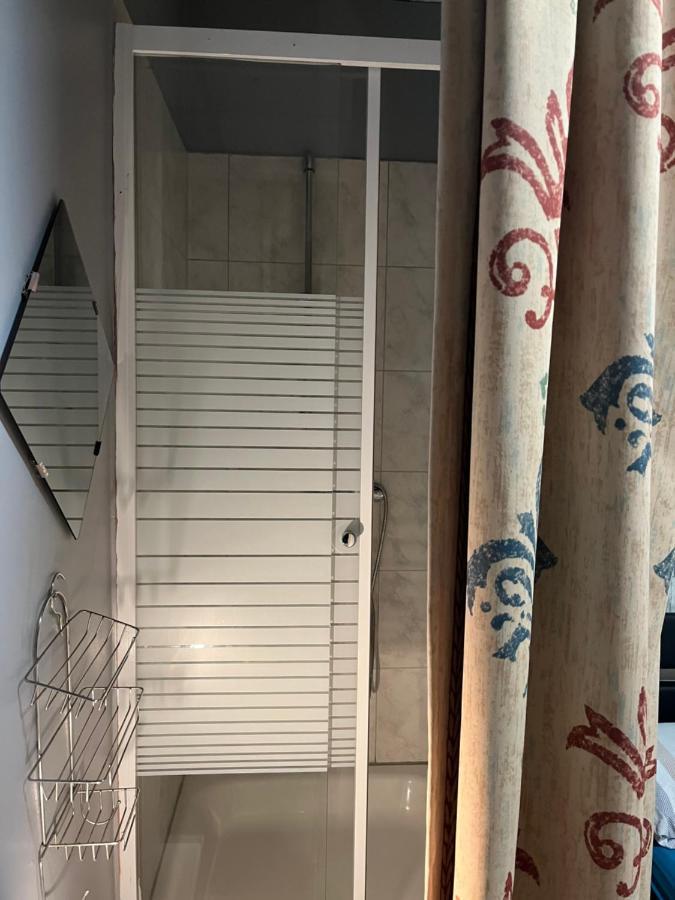 Hipokratios 3 Zimmer Mit Gemeinschaft Wc Fuerth Exterior foto